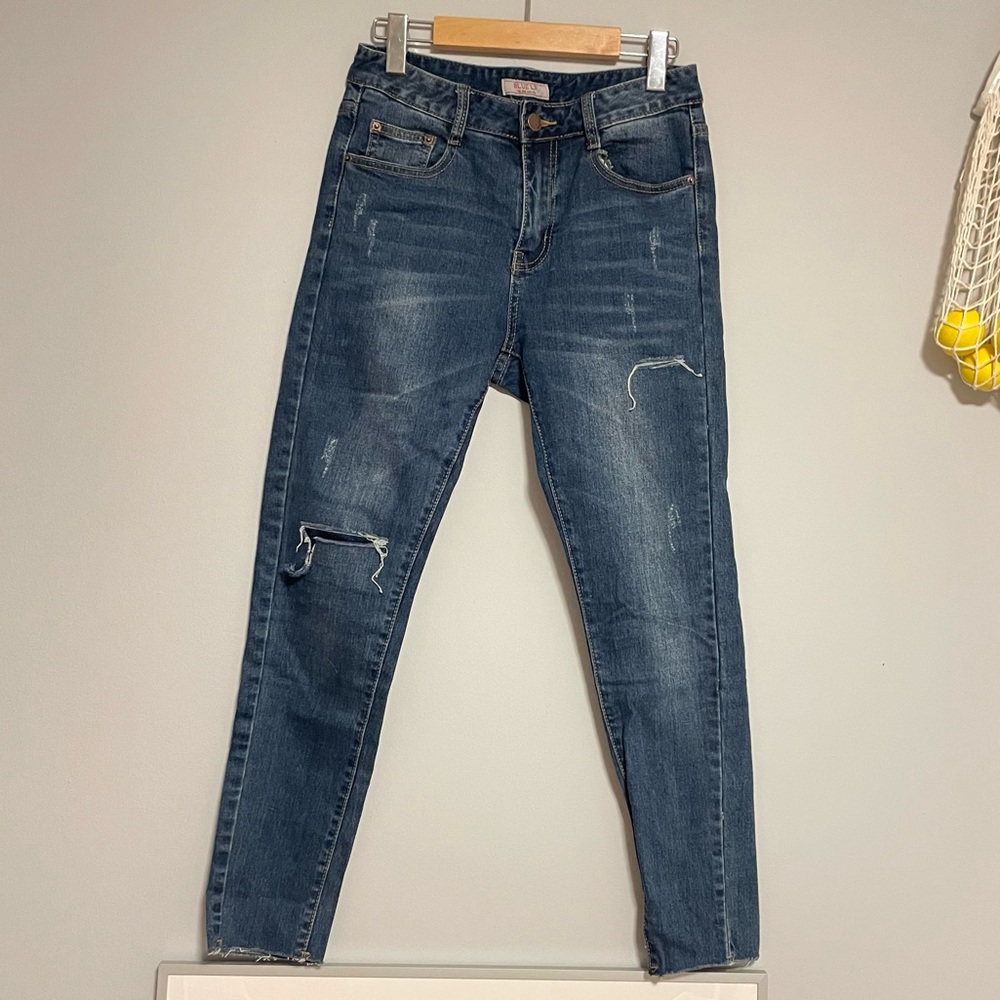 Raw hem skinny jeans